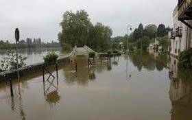 Image Diaporama - Inondation des rues dans la commune de Samois (...)