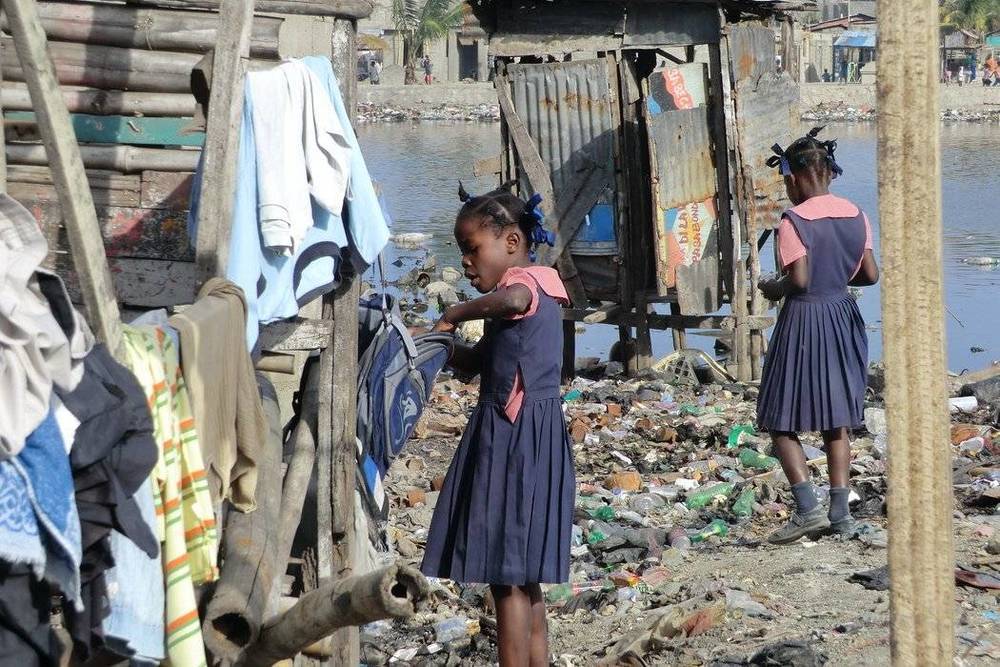 Image Diaporama - La population vit au contact des déchets dans (...)