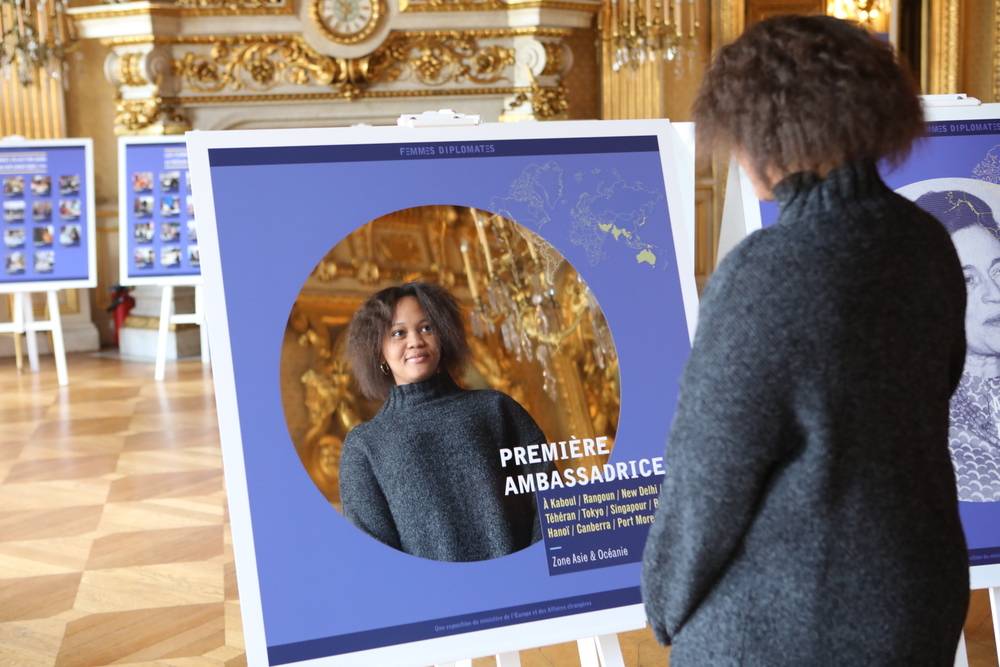 Mirror panels for the Quai d'Orsay exhibition on 8 March 2019