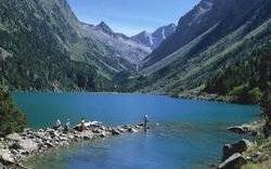 Image Diaporama - Gaube Lake, The Pyrenees Mountains