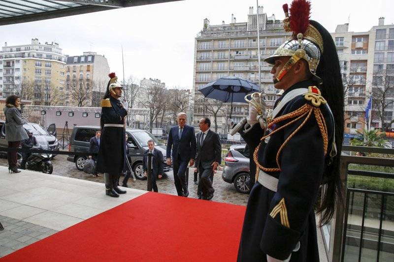 Image Diaporama - Jean-Marc Ayrault accueille le Président (...)