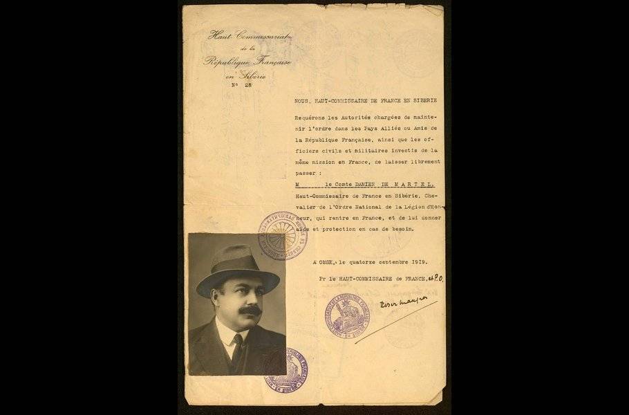 Image Diaporama - Passeport diplomatique de Damien de Martel, (...)